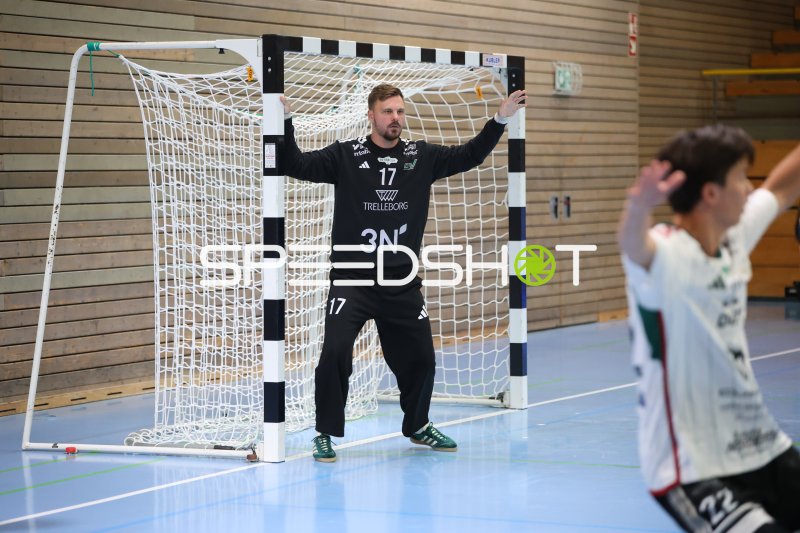 Mikkel Lang Rasmussen (#17; Skive fH) im Tor bereit