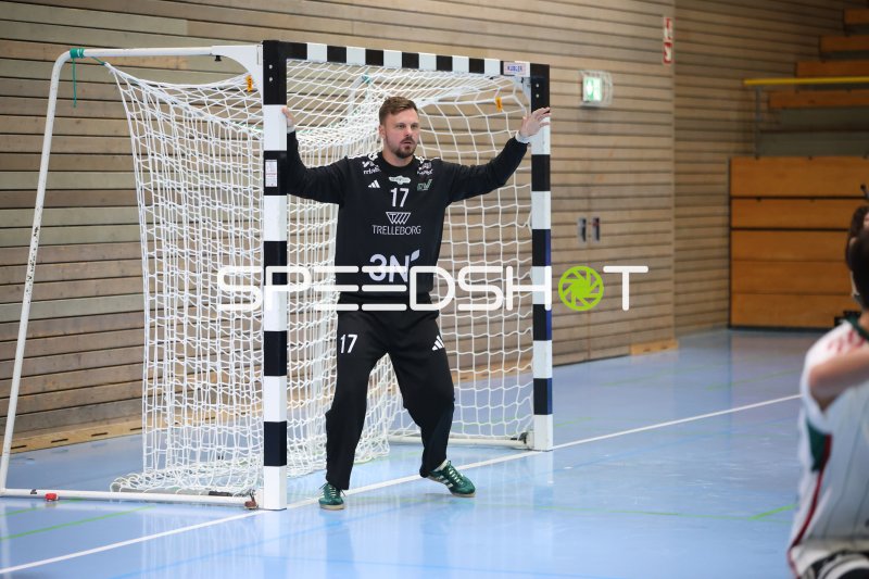 Mikkel Lang Rasmussen (#17; Skive fH) im Tor bereit