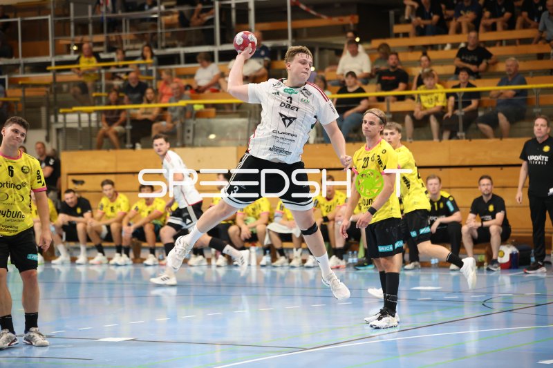 Helsingborg HK #3 beim Sprungwurf gegen TSV St. Ottmar St. Gallen