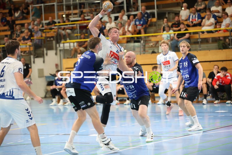 Ole Hagedorn (VfL Lübeck-Schwartau) zieht ab gegen Grindstedt GIF