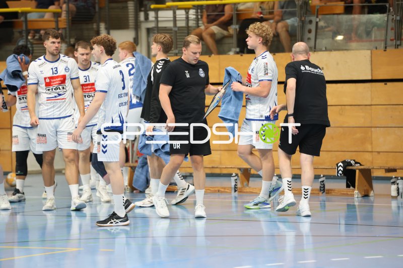 David Röhrig mit VfL Lübeck-Schwartau beim Timeout in der Hansehalle