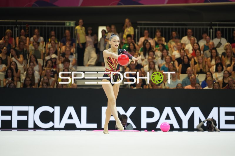 Rhythmische Sportgymnastik WM 2026 – Gymnastin mit Ball in der Festhalle Frankfurt