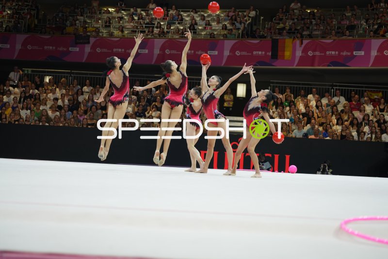Gruppenübung mit Bällen bei der Rhythmischen Sportgymnastik WM 2026