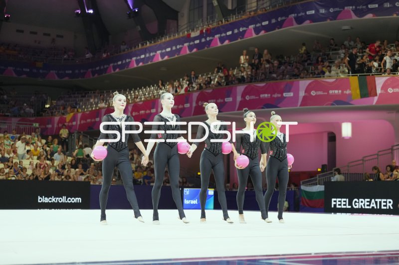 Norwegisches Gruppenteam mit Bällen bei der Rhythmischen Sportgymnastik-WM Frankfurt
