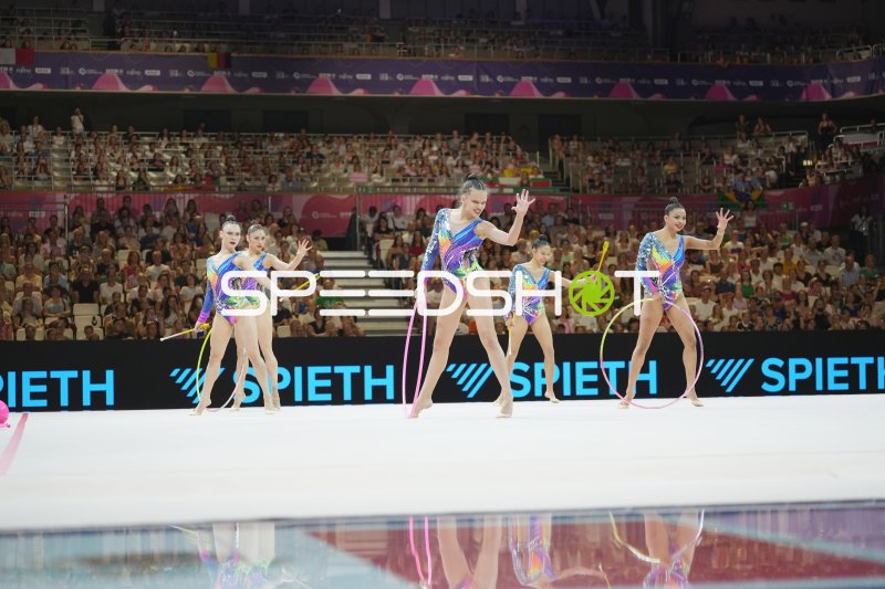 Gruppenübung bei der Weltmeisterschaft der rhythmischen Sportgymnastik in Frankfurt