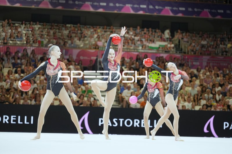 Gruppenübung mit Bällen bei der Rhythmischen Sportgymnastik-WM Frankfurt