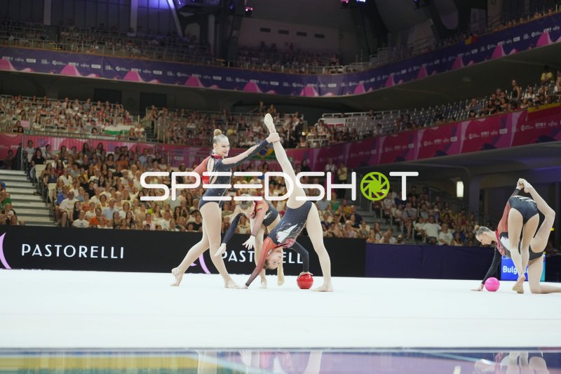 Gruppenübung mit Bällen bei der Rhythmischen Sportgymnastik-WM Frankfurt