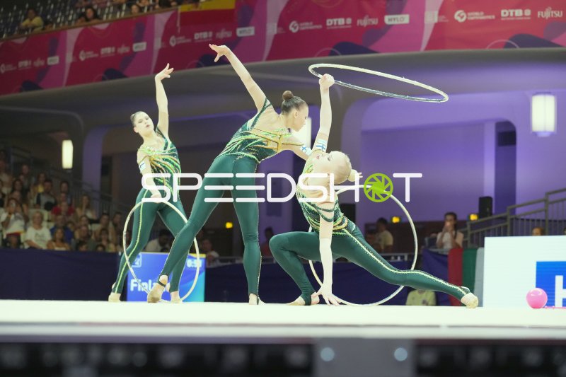 Finnisches Gruppenteam mit Reifen bei der Rhythmischen Sportgymnastik-WM Frankfurt