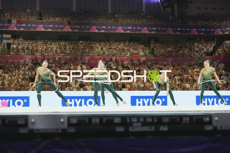 Gruppenübung mit Reifen bei der Rhythmischen Sportgymnastik-WM in Frankfurt