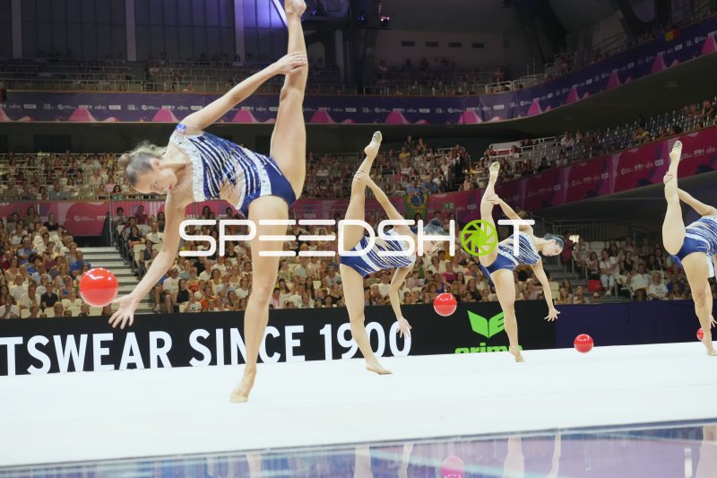 Gruppengymnastik mit roten Bällen bei der Rhythmischen Sportgymnastik WM 2026