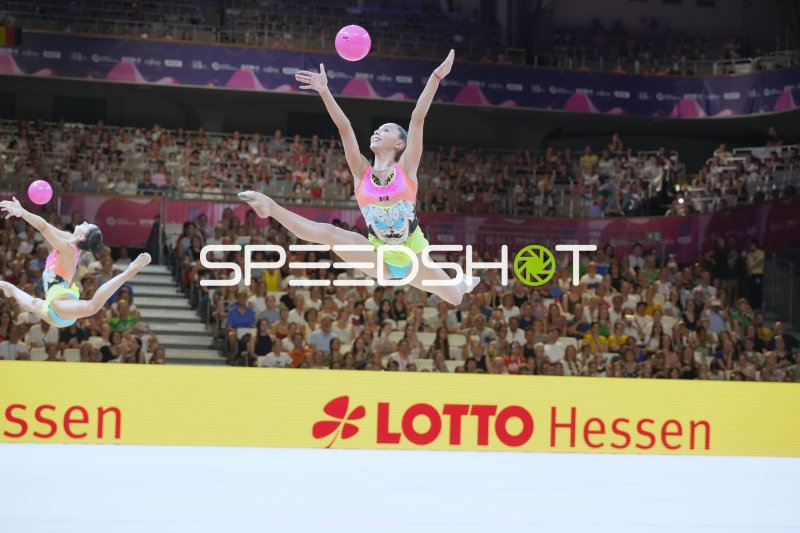 Gruppenübung mit Ball bei der Rhythmischen Sportgymnastik-WM in Frankfurt