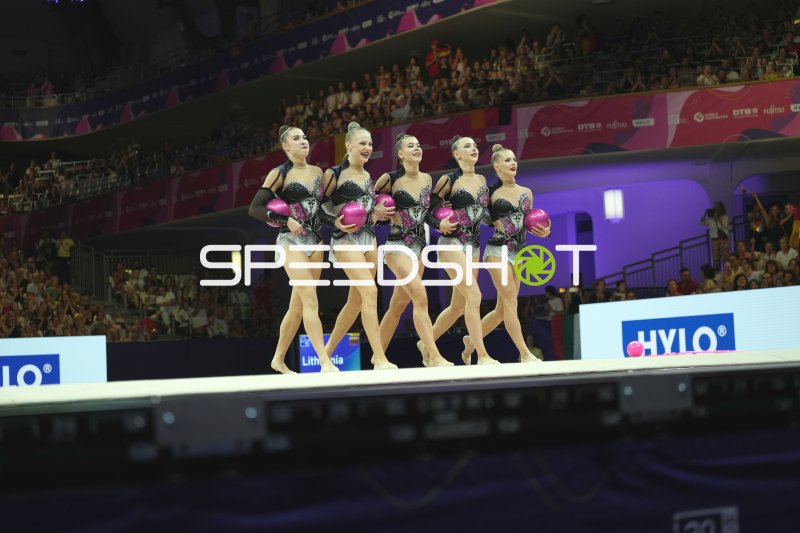 Litauens Gruppenteam mit Bällen bei der Rhythmischen Sportgymnastik-WM
