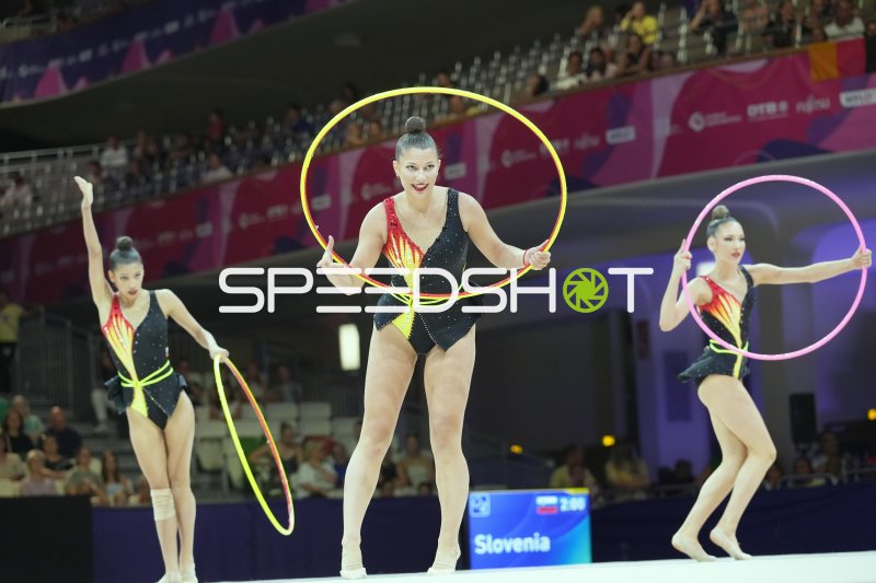 Slowenisches Ensemble mit Reifen bei der Rhythmischen Sportgymnastik-WM Frankfurt
