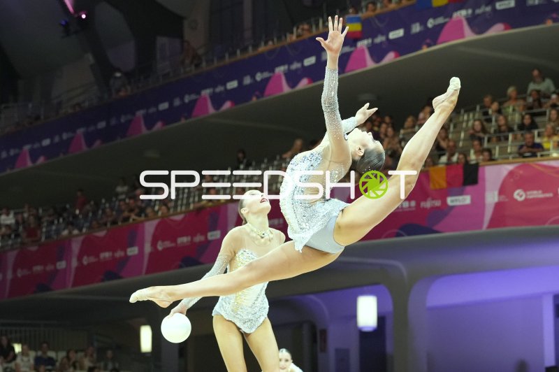 Gruppenübung mit Ball bei der Rhythmischen Sportgymnastik WM Frankfurt