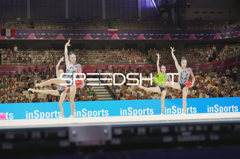 Gruppenübung mit Ball bei der Rhythmischen Sportgymnastik WM in Frankfurt