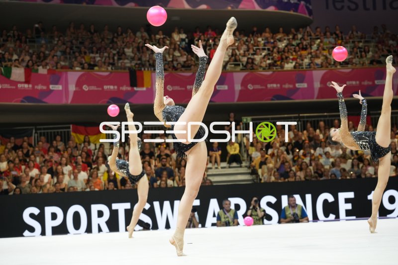 Gruppenübung mit Ball bei der Rhythmischen Sportgymnastik WM 2026 in Frankfurt