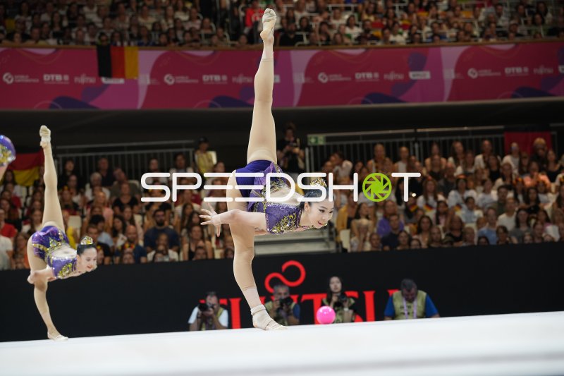 Gruppenübung mit Ball bei der Rhythmischen Sportgymnastik-WM in Frankfurt