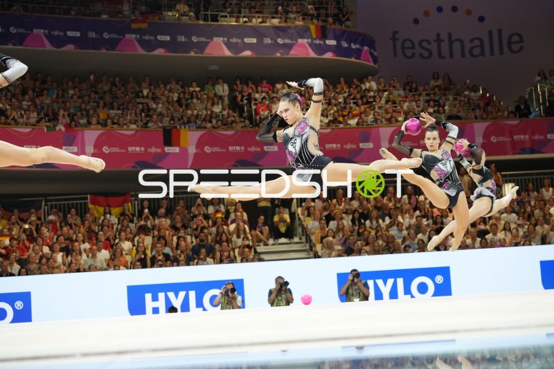 Team Deutschland mit Ball bei der Weltmeisterschaft in Frankfurt