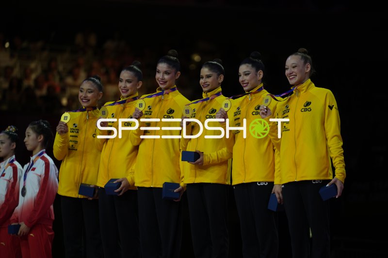 Brasiliens Gruppe-Team präsentiert Goldmedaillen bei Siegerehrung