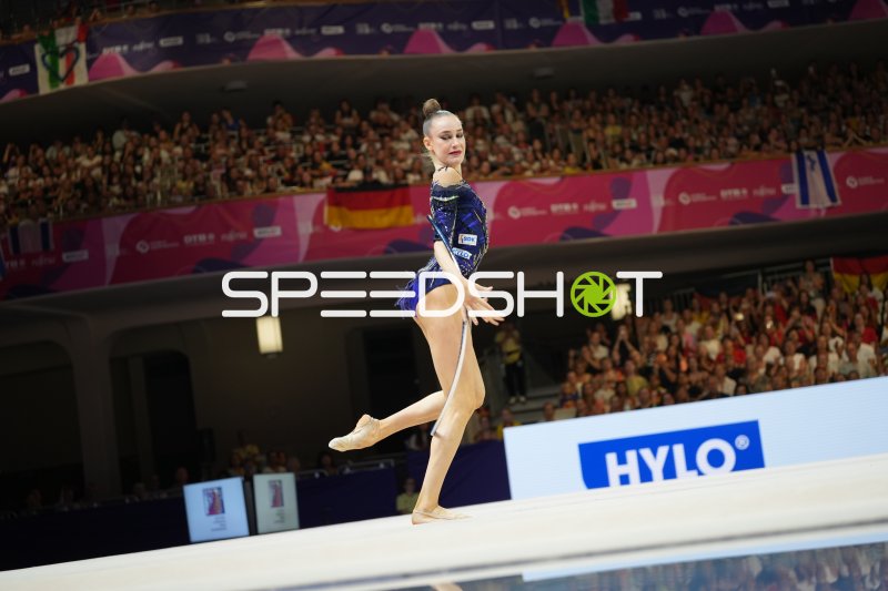 Deutsche Gymnastin mit Ringübung bei der Rhythmischen Sportgymnastik WM 2026
