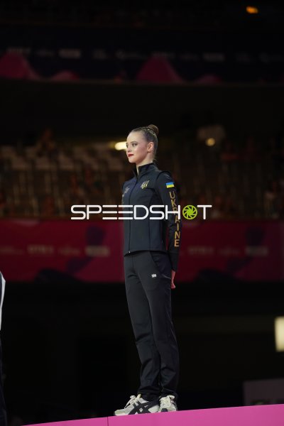 Ukrainische Gymnastin bei der Siegerehrung der Rhythmischen Sportgymnastik WM 2026