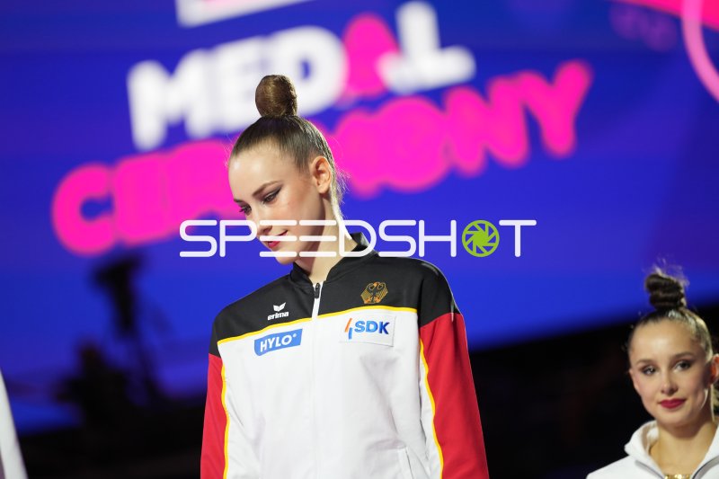 Deutsche Gymnastin bei der Medal Ceremony der Rhythmischen Sportgymnastik-WM 2026
