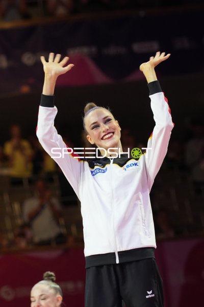 Darja Varfolomeev jubelt bei der Rhythmischen Sportgymnastik-WM in Frankfurt