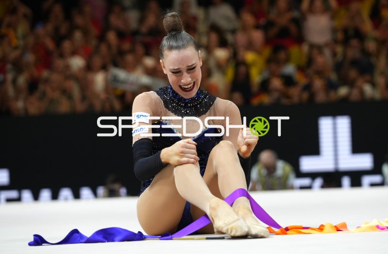 Darja Varfolomeev zeigt pure Emotion nach ihrer Kür mit Band