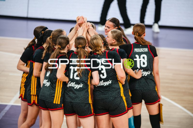 Team Deutschland u16w beim Mannschafts-Huddle in der Pitesti Arena