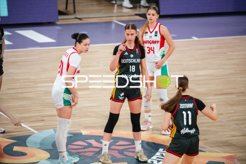 Nele Prowaznik (#18; Team Deutschland u16w 2026) im Duell gegen Hungary
