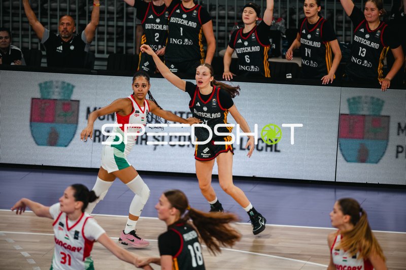 Deutschland u16w im Angriff gegen Hungary bei der FIBA U16 EM