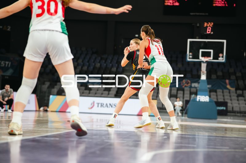 Deutschland u16w im Zweikampf gegen Hungary bei FIBA-Turnier