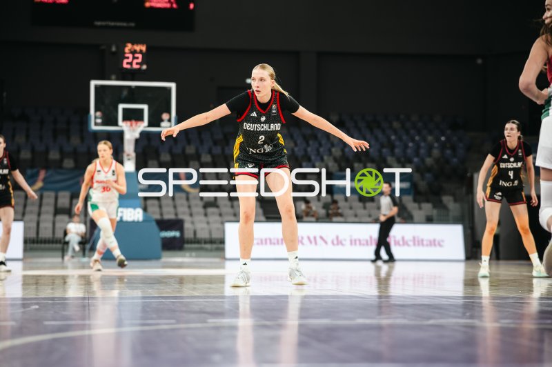 Catharina Schlechter (#2; Deutschland u16w) in Defensivstellung