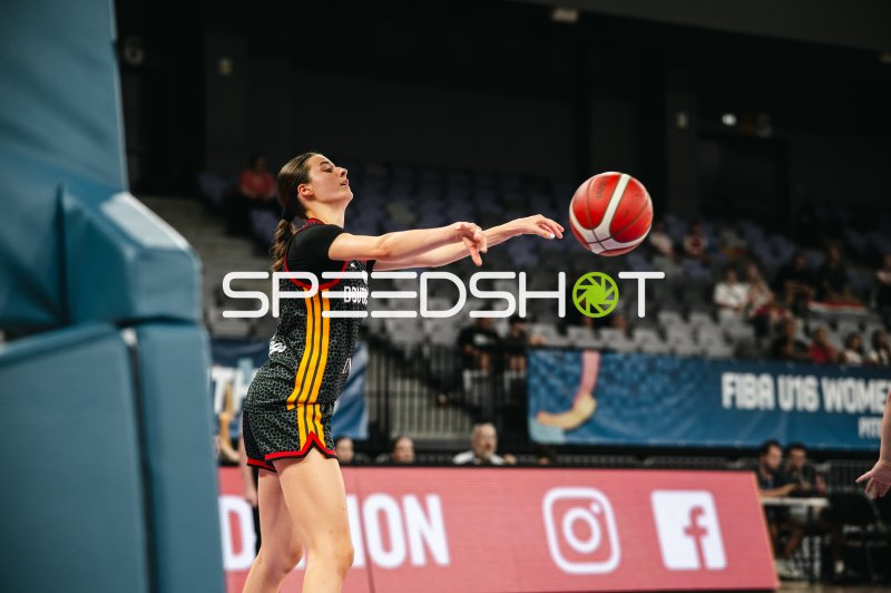 Deutschland u16w beim Passspiel in der Pitesti Arena