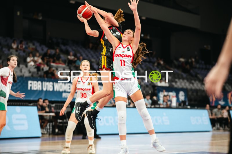 Anna Pomsar (#11; Hungary) blockt deutschen Wurf bei FIBA U16