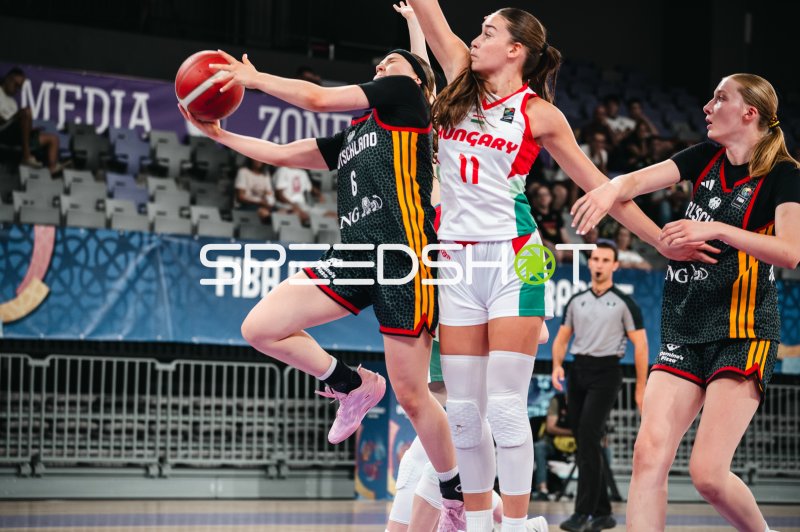 Emilia Atsur (#6; Deutschland u16w) zieht zum Korb gegen Anna Pomsar (#11; Hungary)
