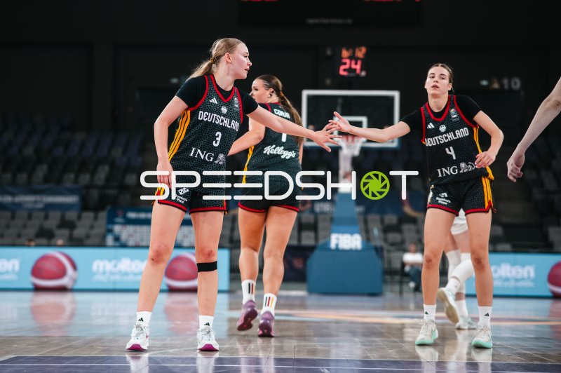 Matilda Blanarik (#3; Deutschland u16w) und Clara Rink (#4; Deutschland u16w) im Spielmoment