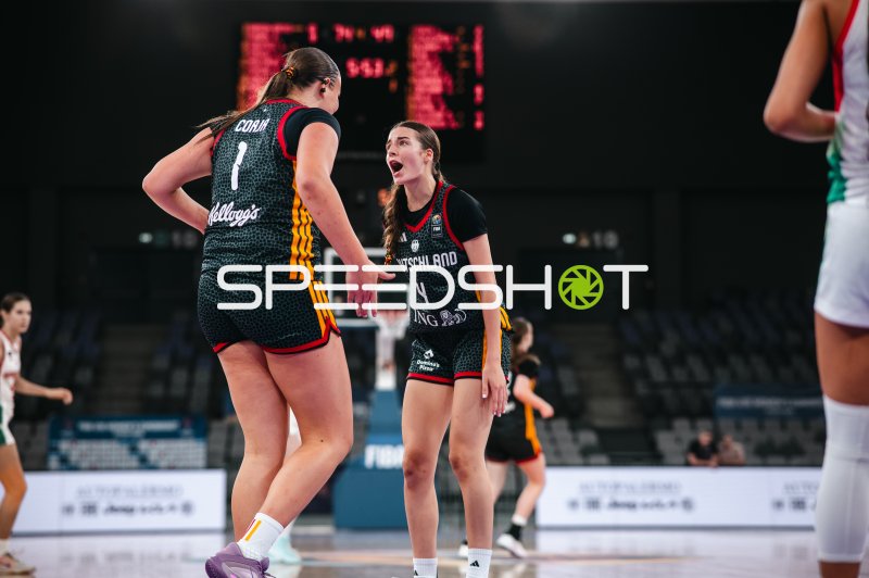 Clara Rink (#4; Team Deutschland u16w) im Gespräch mit Luana Coaja (#1)