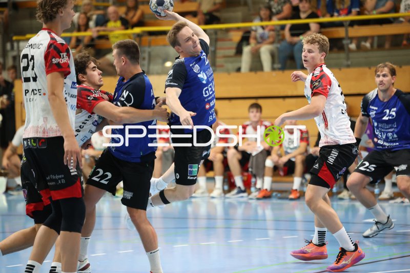 Rune Overlund (#25; Grindstedt GIF) beim Sprungwurf gegen HK Malmö