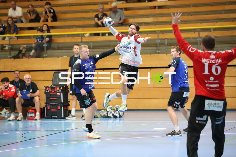 Arvid Johansson (#2; HK Malmö) beim Sprungwurf gegen Grindstedt GIF