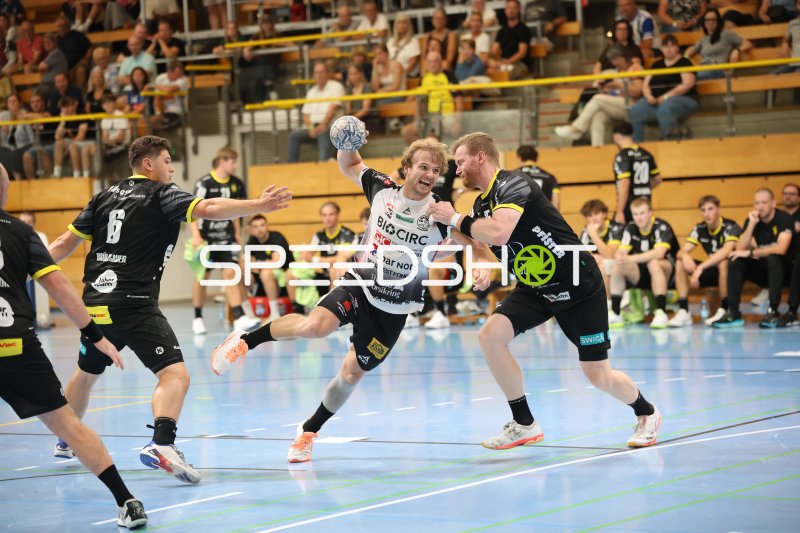 HK Malmö im Wurf gegen Grindstedt GIF in der Hansehalle