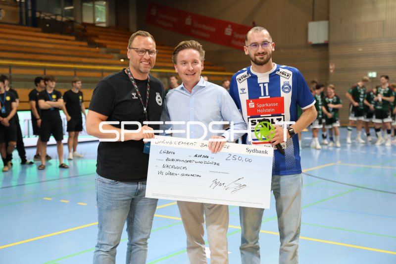 Spendenübergabe an VfL Lübeck-Schwartau – Scheck für Nachwuchsarbeit