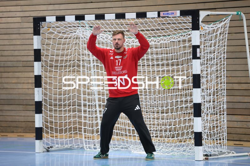 Michael Andersson (#17; Helsingborg HK) im Tor bereit