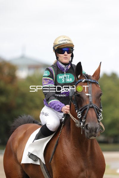 Jockeyportrait auf der Rennbahn Berlin Mariendorf