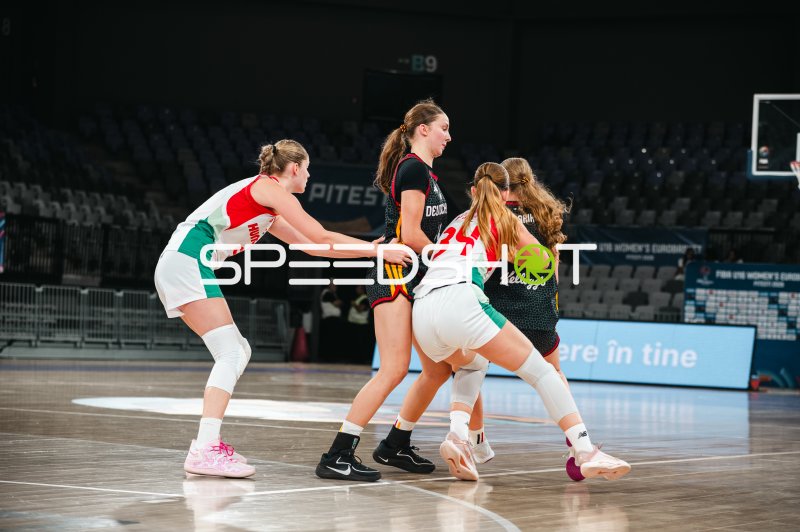 Zweikampf im FIBA U18 Women's EuroBasket in Pitesti