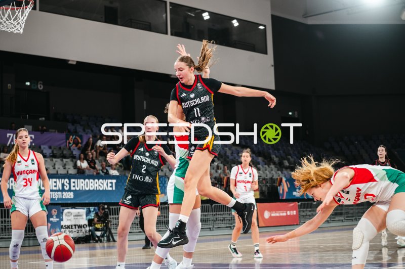 Jamie Zentgraf (#11; Deutschland) im Sprung beim FIBA Women's Eurobasket