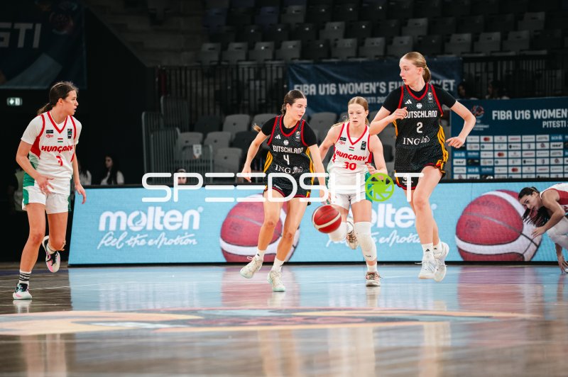 Clara Rink (#4; Deutschland U16w) im Zweikampf beim FIBA U16 Women's Basketball