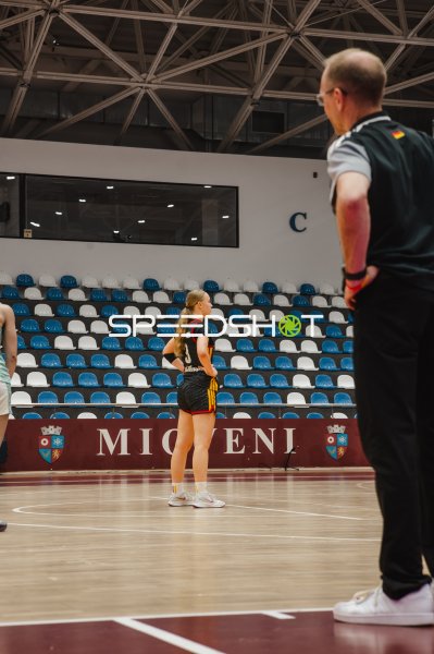 Matilda Blanarik (#3; Deutschland u16w) auf dem Spielfeld in Pitesti