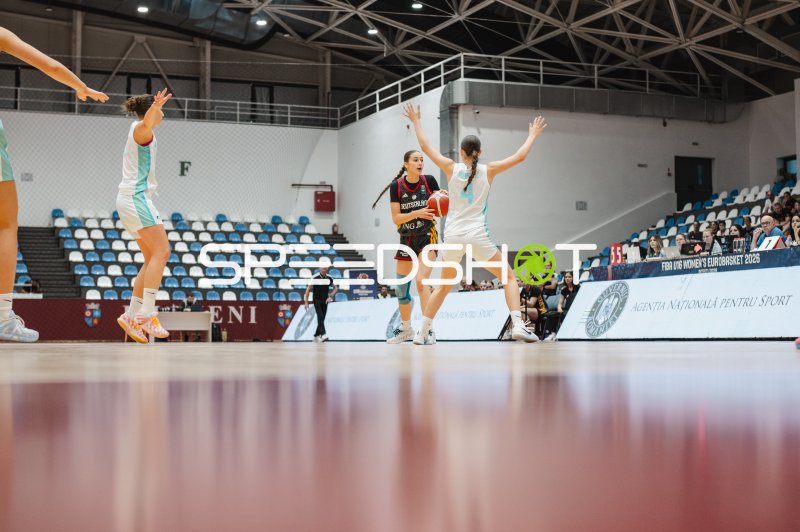 Deutschland u16w im Ballbesitz gegen Slowenien bei FIBA U16 Women's EuroBasket 2026