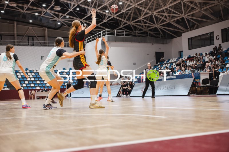 Wurfaktion beim U16 Women's EuroBasket 2026 in Pitesti